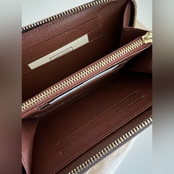 Louis Vuitton Zippy Compact Wallet in Monogram - Picture 7 of 12